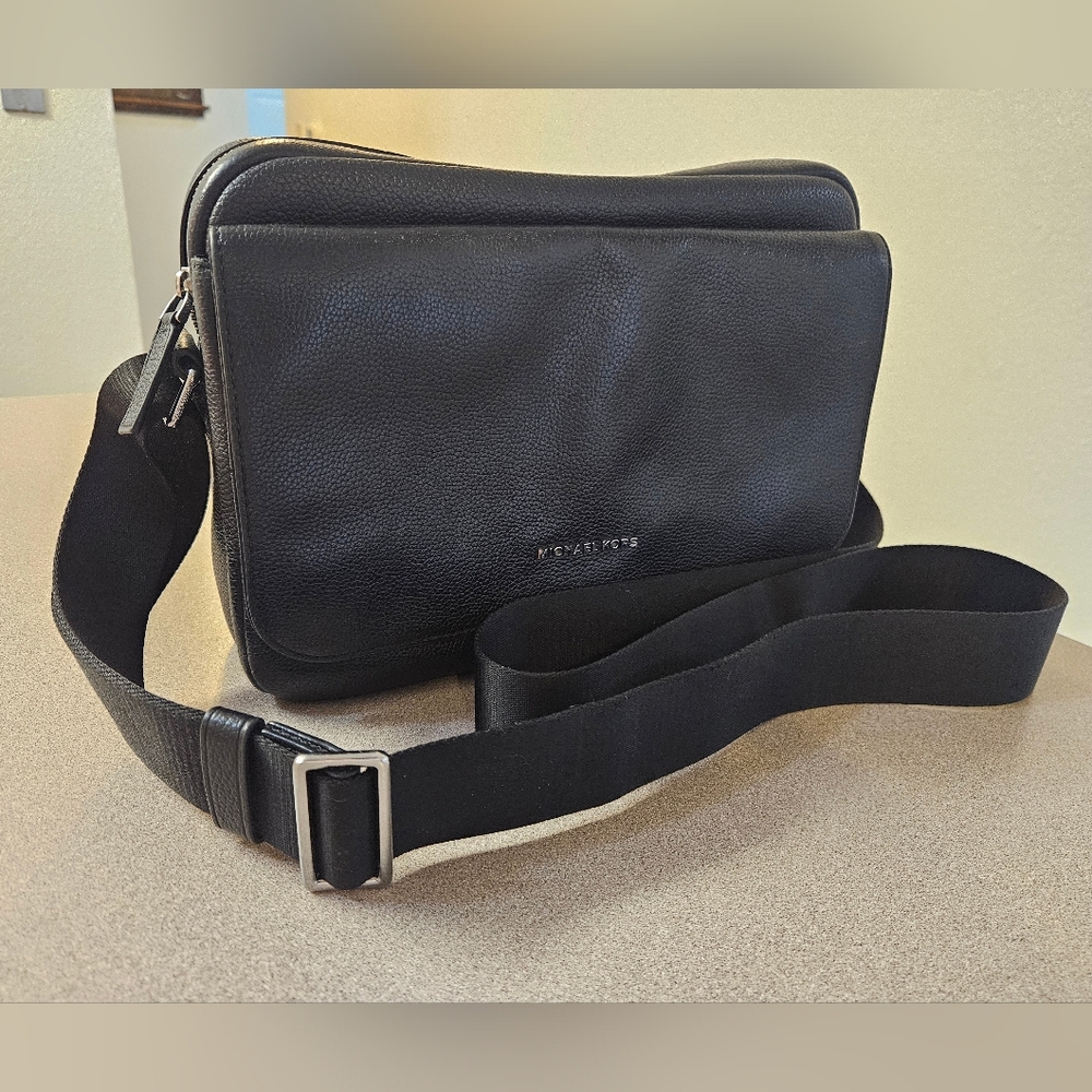 Unisex Michael Kors Cooper Black Pebbled Leather Messenger Bag Medium Crossbody - Picture 13 of 13